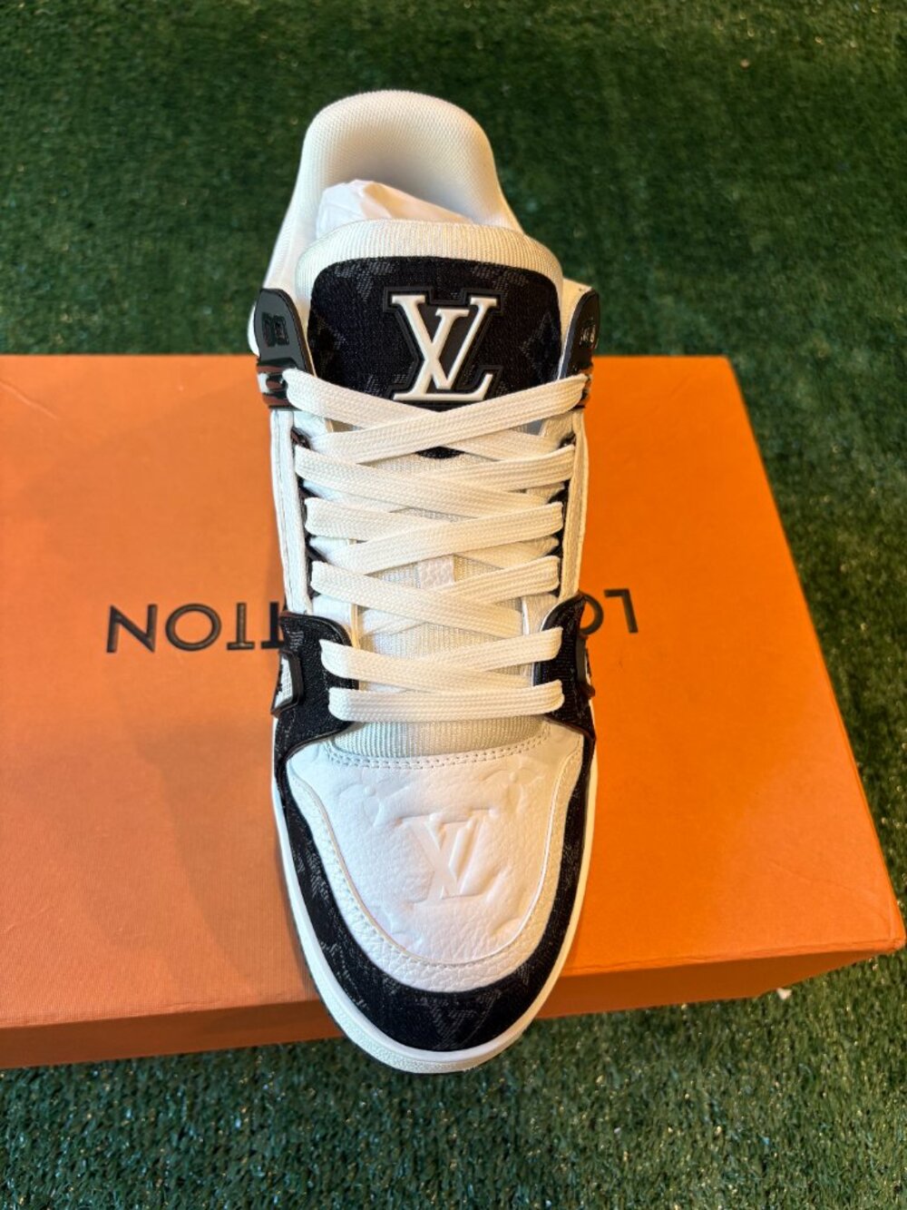 Louis Vuitton Trainer Sneakers Black White Monogram - Picture 2 of 6